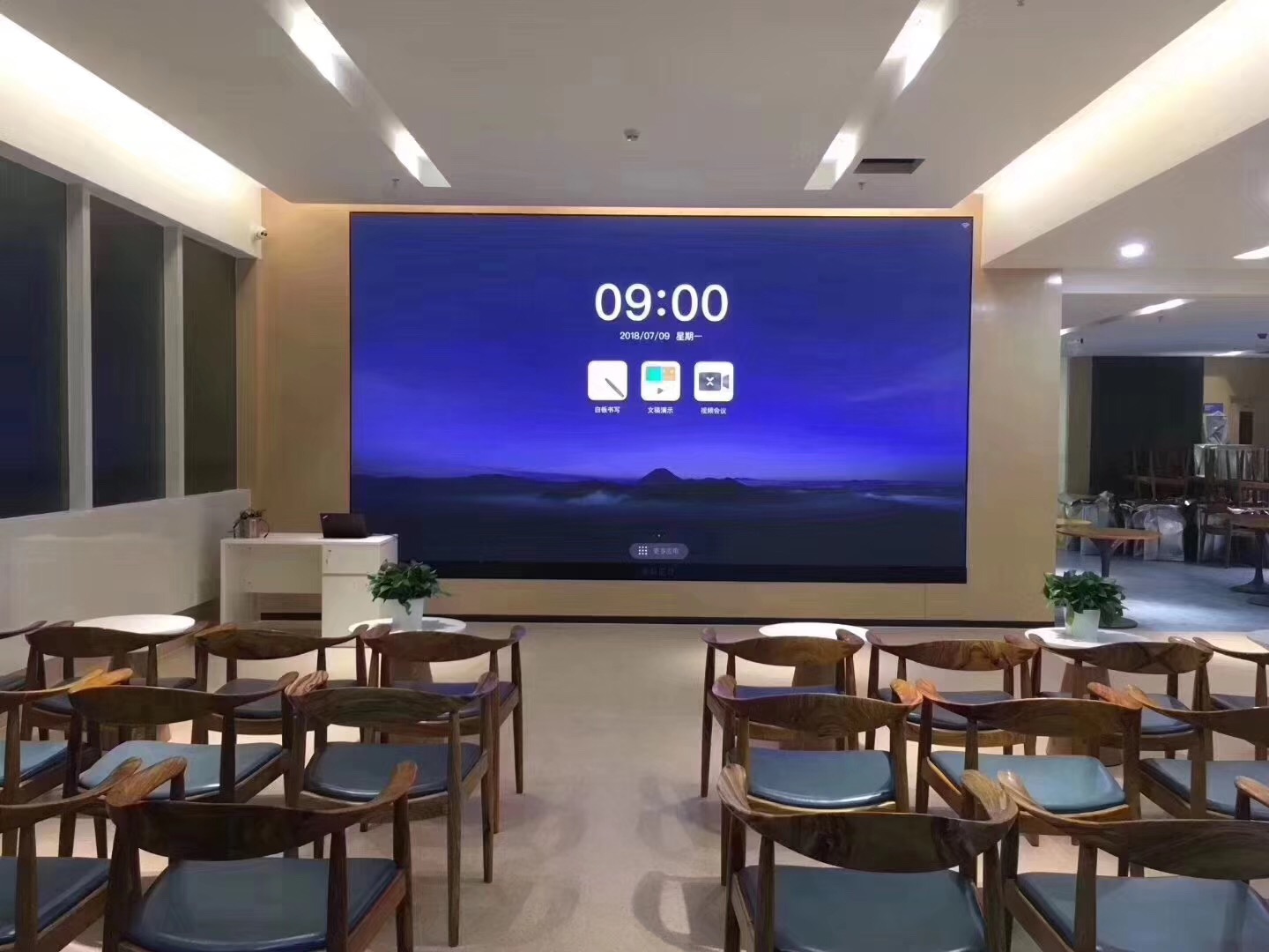 MAXHUB小间距LED跟常规显示屏相比的优势