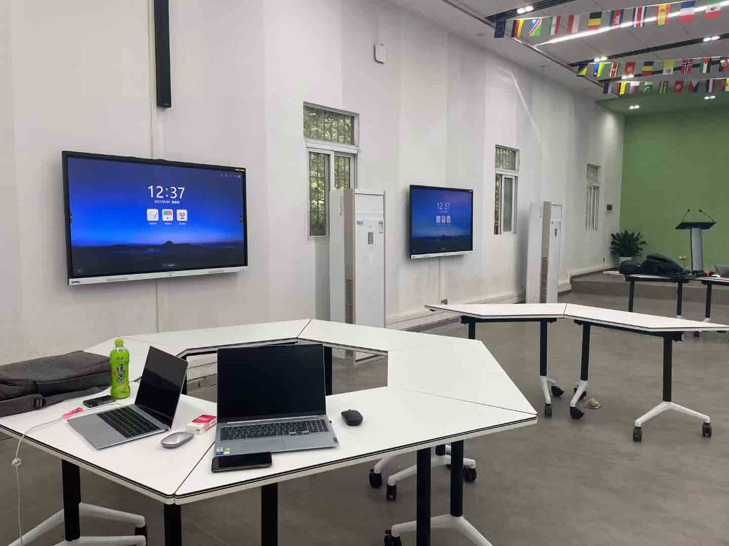 智能午夜视频APP污下载不仅仅用于会议室，还能用于教育、设计