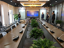 蔚蓝世界公司使用MAXHUB午夜视频APP污下载