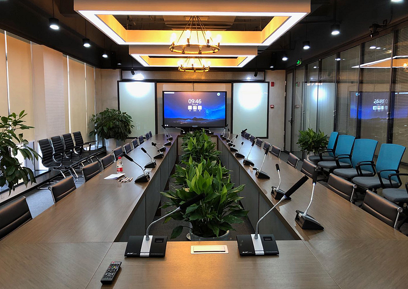 MAXHUB展示效果：会议室强灯光