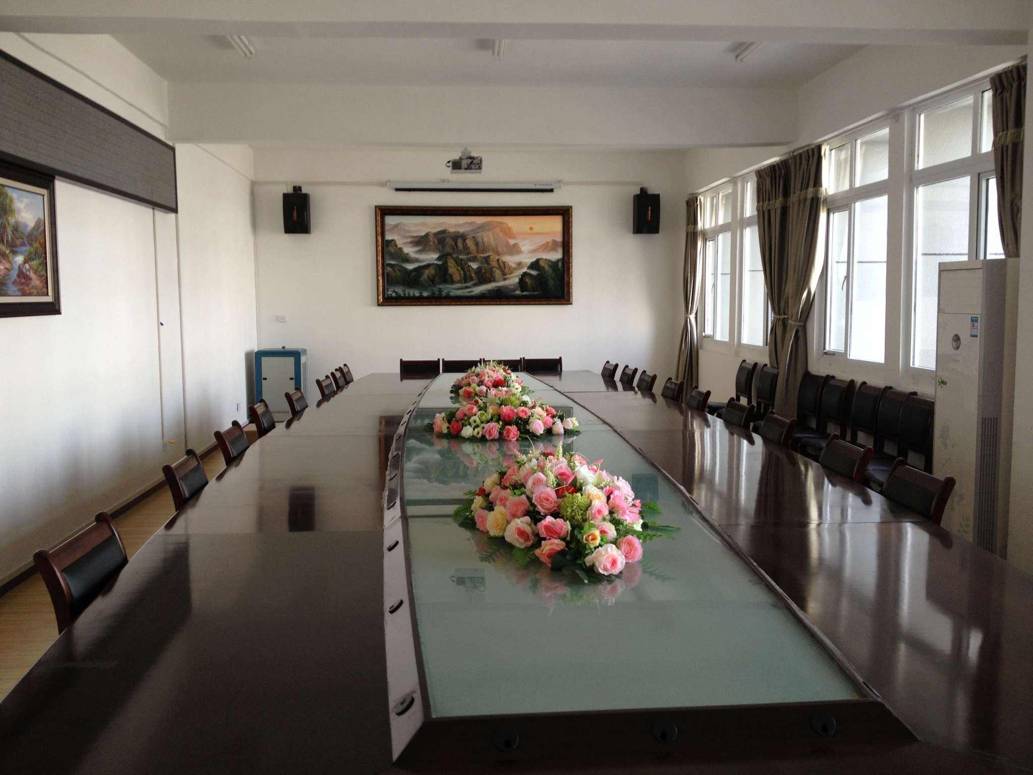 为什么说午夜视频APP污下载一体机是未来会议办公新方向？