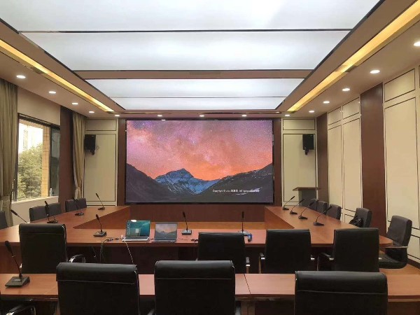购买小间距LED显示屏时要注意什么？